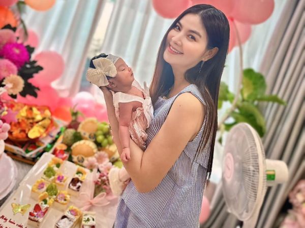 Sao Việt chờ mòn mỏi 8 năm mới được làm mẹ chính thức công khai dung mạo con gái đầu lòng