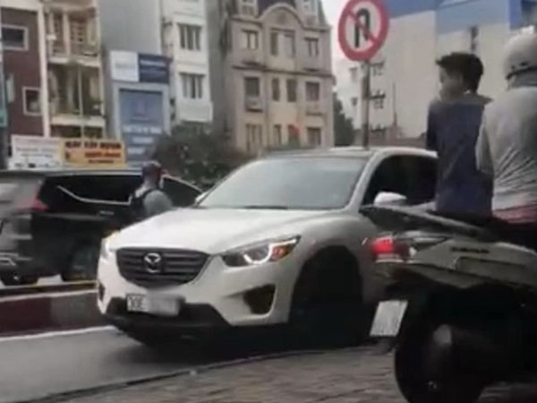 Nữ tài xế lái ô tô đi ngược chiều ở Hà Nội nêu lý do để tránh tắc đường
