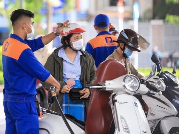 Giá xăng dầu bật tăng sau 5 phiên giảm liên tiếp
