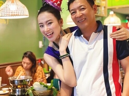 Hậu scandal lộng ngôn, Angela Phương Trinh đến gặp bố trong đêm