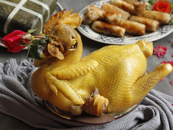 Rằm tháng 7 luộc gà chớ bỏ qua 3 thao tác quan trọng: Thịt gà căng mọng, không khô, vàng ươm cực đẹp mắt