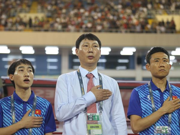 Học thầy Park, HLV Kim Sang Sik giúp tuyển Việt Nam làm lại từ đầu