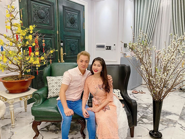 Các ‘Anh trai vượt ngàn chông gai’ tặng vợ biệt thự 50 tỷ, sở hữu tài sản khủng
