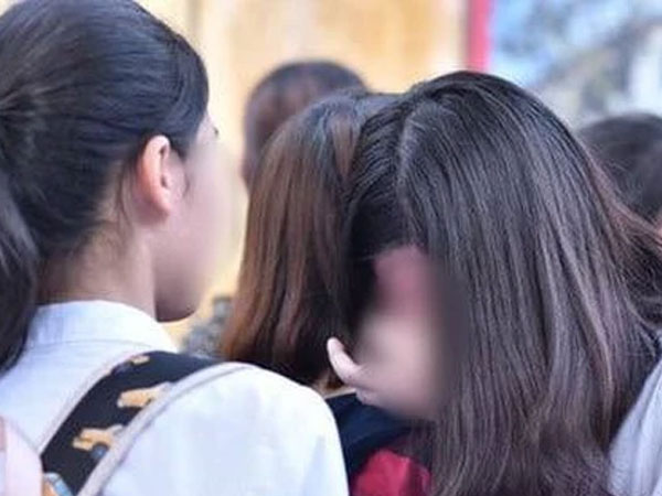 Tra cứu điểm chuẩn đại học 2024, phát hiện đỗ nguyện vọng 1, nữ sinh ở Hà Nội thảng thốt: Hối hận quá!