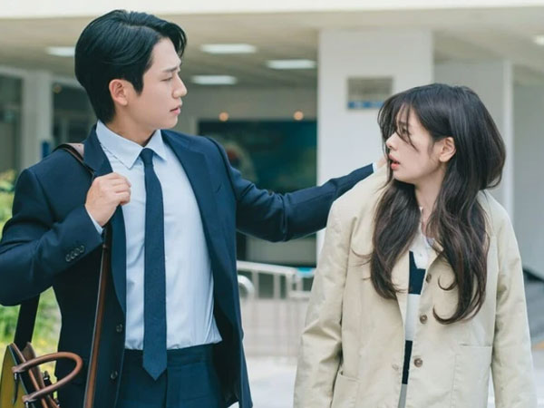 Phim ngôn tình mới chiếu đã nhận mưa lời khen, cặp chính vừa đẹp đôi xuất sắc vừa bùng nổ chemistry