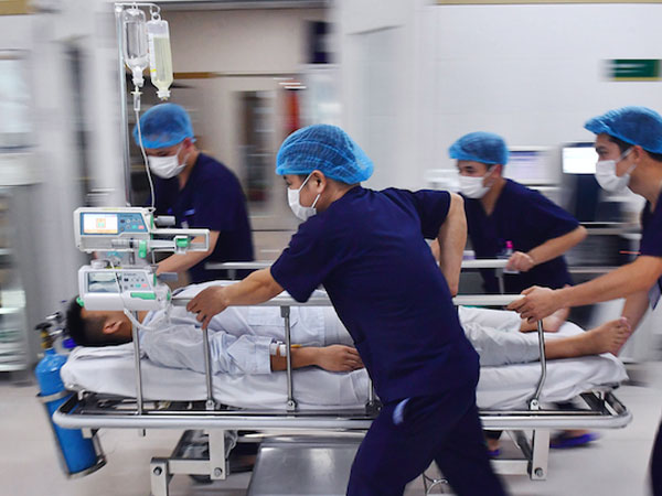 Sau bữa tối, 3 người một nhà xuất hiện dấu hiệu lạ phải đi cấp cứu