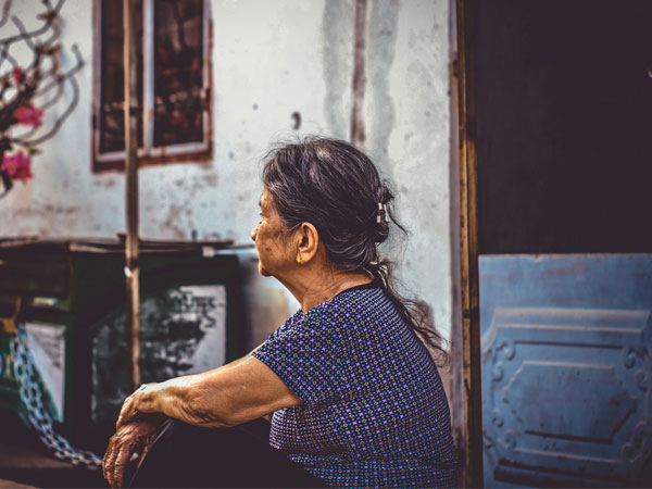 Rằm tháng 7 con cháu không về, mẹ tôi ăn đùi gà mà rơi nước mắt