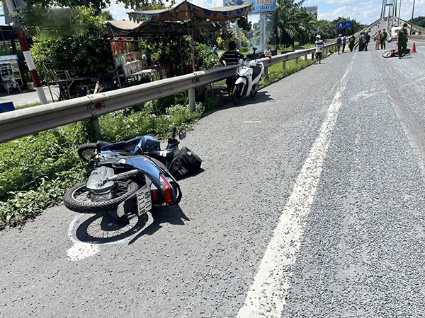 Hai xe máy va chạm trên đường đang thi công, một người tử vong