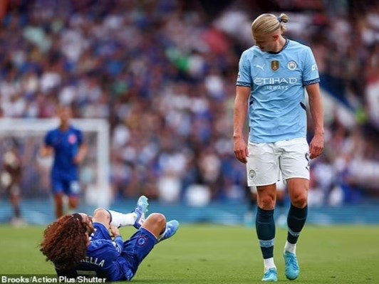 Erling Haaland 'đá đểu' Marc Cucurella khiến CĐV Man City hả hê
