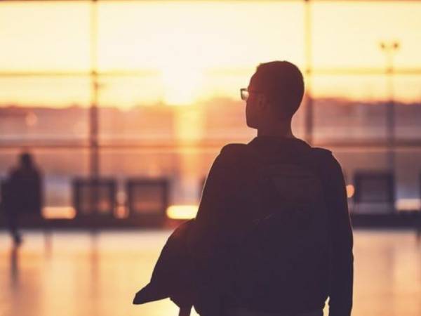 Bị bại não, mẹ ruột bỏ đi, tôi được bố và mẹ kế một tay nuôi nấng - 20 năm sau, tôi sống giàu sang, xây biệt thự báo hiếu bố mẹ