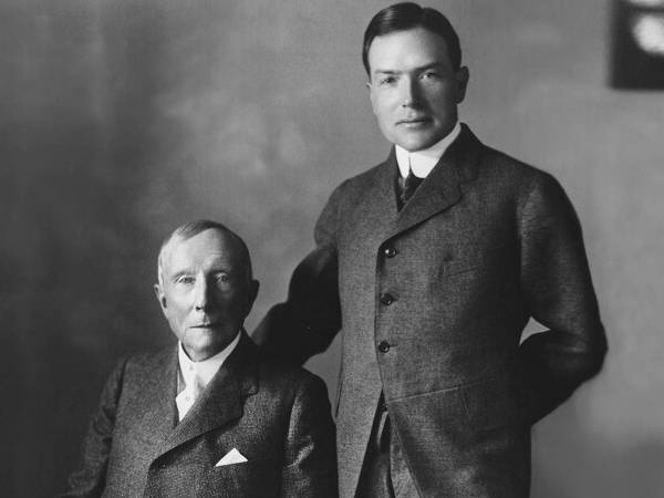 Tỷ phú Rockefeller dặn con: Trên đời có 2 loại người không thể giàu có, chớ học theo kẻo ngày càng thụt lùi