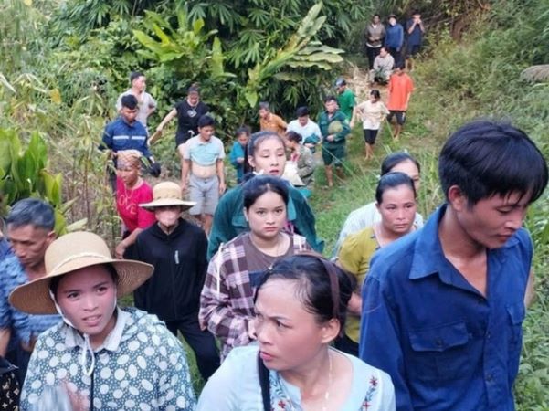 Hàng trăm người tìm kiếm bé trai 6 tuổi đi lạc trong rừng