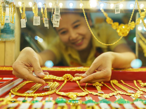 Giá vàng hôm nay 20/8/2024 rơi nhanh từ đỉnh lịch sử, nhà đầu tư chốt lời