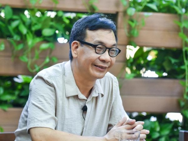 Nam NSƯT gây sốt với câu 'Biết rồi, khổ lắm, nói mãi': U60 sống bình dị, 30 năm hạnh phúc bên vợ hiền