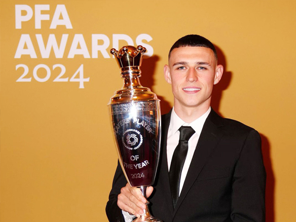 Phil Foden đoạt danh hiệu Cầu thủ xuất sắc nhất Ngoại hạng Anh
