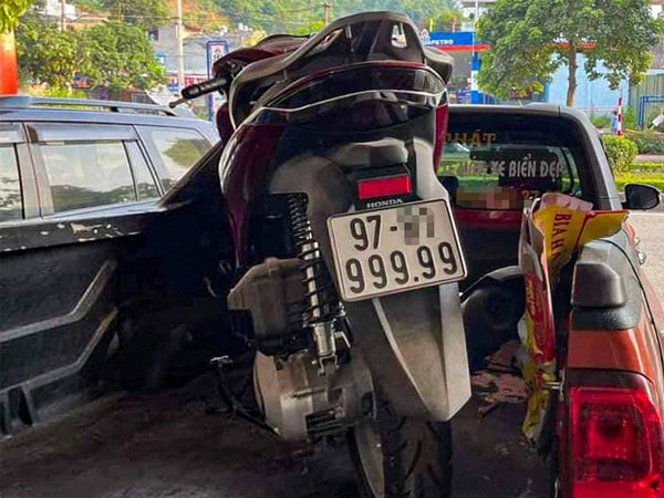 Công an tỉnh vào cuộc vụ Huấn Hoa Hồng tranh chấp biển số ngũ quý 9