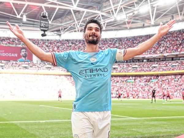 Gundogan bỏ hết lương ở Barca, trở lại Man City với hợp đồng 1 năm