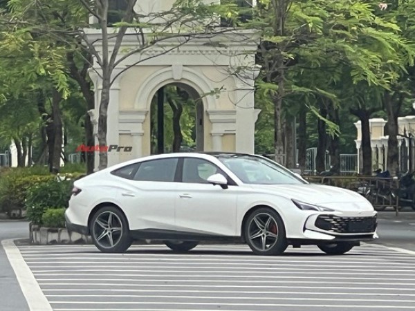 MG7 ấn định ngày ra mắt Việt Nam: Dự kiến đấu Camry bằng giá xe cỡ C, bản 'full' có chế độ lái như xe đua