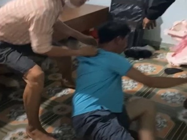 Kỷ luật cảnh cáo một giám đốc vụ quan hệ đồng tính với nam sinh