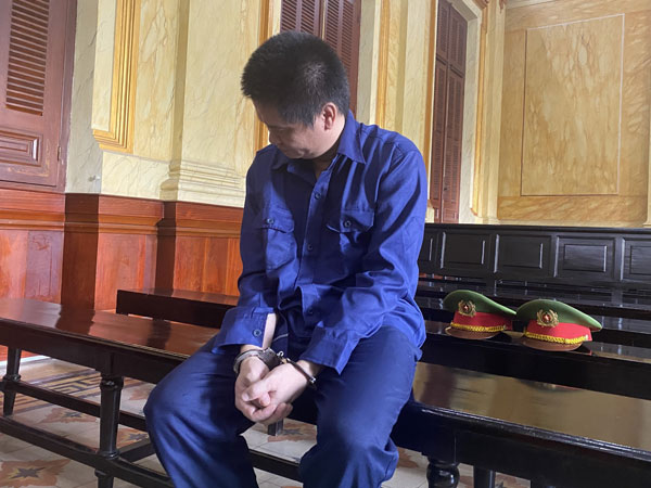 Nổi cơn ghen, chồng giết vợ rồi nhảy lầu tự sát