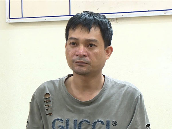 Bắt 'thầy bói' Uông Huy Hoàng, thu tiền triệu đến cả cây vàng mỗi lần làm lễ: Tìm 'con mồi' trên Facebook, dắt về Zalo để lừa đảo