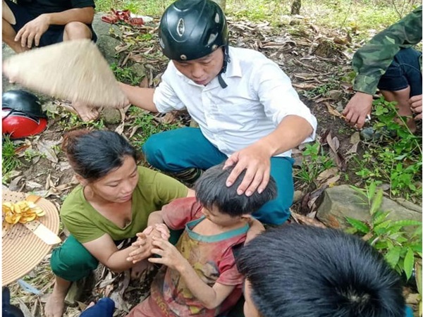 Tìm thấy bé trai 6 tuổi sau 5 ngày mất tích trong rừng sâu
