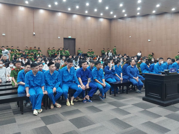 Xét xử 135 bị cáo trong đường dây cho vay lãi nặng và ghép ảnh khỏa thân để đòi nợ