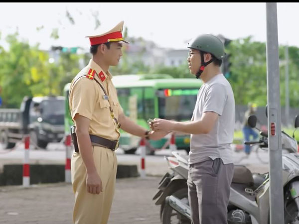 'Sao Kim bắn tim Sao Hỏa' tập 16: Nghiêm bị bắt quả tang nhận hối lộ, Yên quyết định 'cạch mặt' Trang - Đào