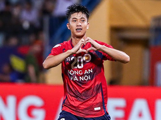 Xé lưới nhà vô địch Thái Lan, Phan Văn Đức trở lại tuyển Việt Nam sau gần 2 năm vắng mặt