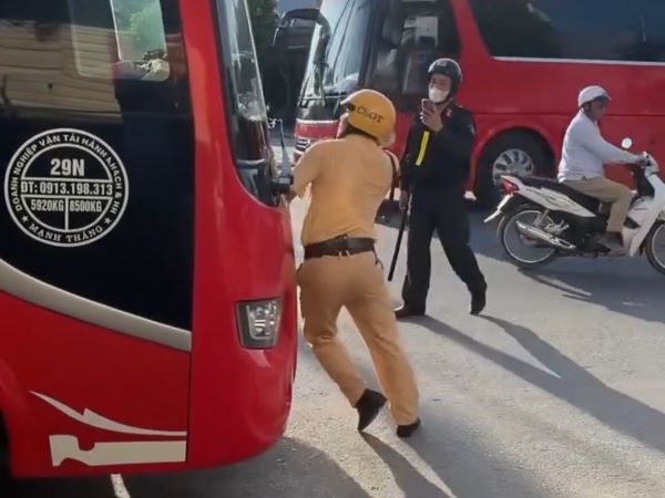 Bắt tạm giam tài xế xe khách 'húc đẩy' CSGT Hải Dương rồi tăng ga bỏ chạy