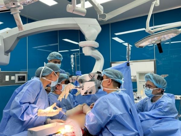Người phụ nữ hiếm muộn, đang mang thai IVF lại nhập viện vì từng tiêm filler 'nâng cấp' vòng ba: Hội chẩn toàn viện!
