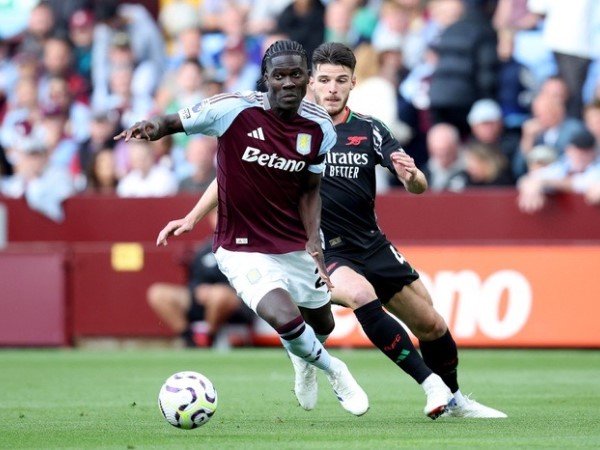 Aston Villa gục ngã sân nhà, Arsenal góp mặt Top 3 Ngoại hạng Anh