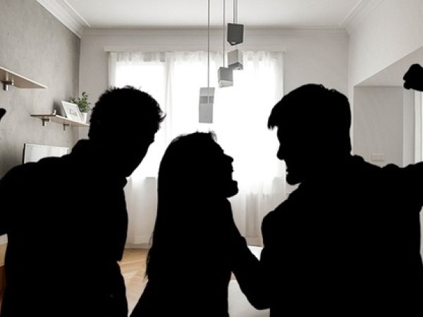 Kinh hoàng vụ nữ ca sĩ cầm đầu 8 thành viên, cấu kết với 2 gã đàn ông hãm hại chị em cùng nhóm