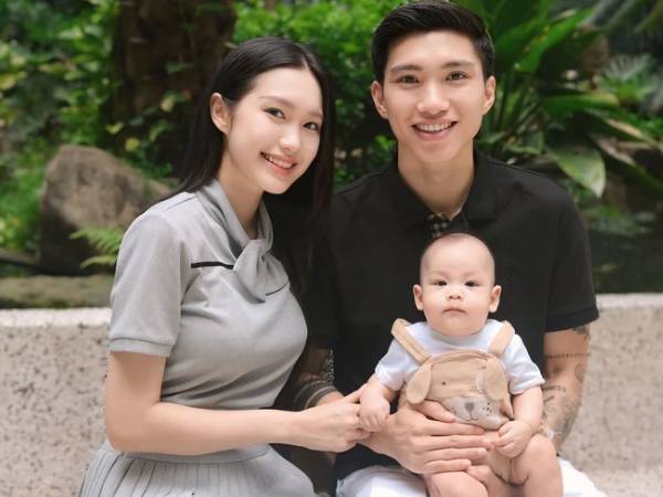 Đoàn Văn Hậu và Doãn Hải My lần đầu tung ảnh Full HD diện mạo quý tử Lúa