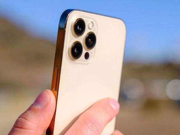 Mẫu iPhone Pro Max giá chỉ 10 triệu được dân tình săn đón vì không lo bị lỗi 'màn hình xanh'