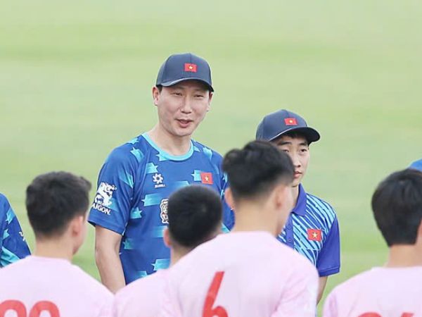 Nhận lời HLV Kim Sang-sik, nhân vật từng từ chối thầy Park sẽ giúp tuyển Việt Nam vượt qua Thái Lan?
