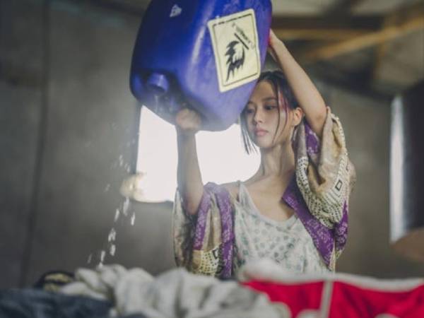 Phim Hàn mới chiếu đã bị chê tan nát vì coi thường mạng người, netizen kêu gọi cấm chiếu ở Việt Nam