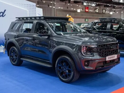 Cận cảnh Ford Everest Sport 2024 'bằng xương, bằng thịt', chờ về Việt Nam
