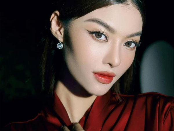 Á hậu Lona Kiều Loan để lộ hành động chuẩn mẹ bỉm mới sinh