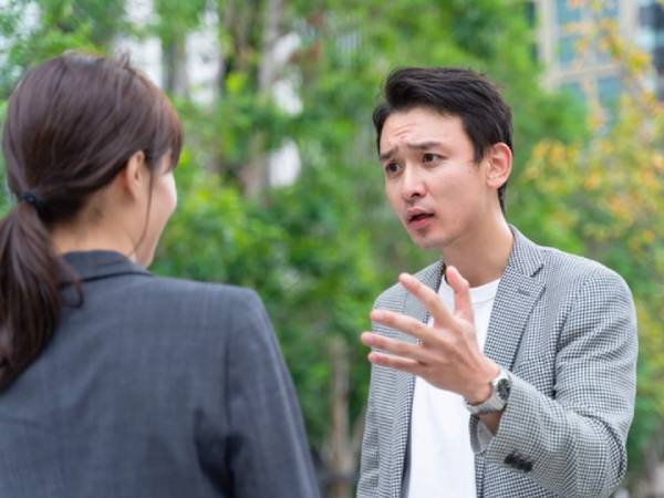 Ngay khi biết vợ tương lai dốc hết 100 triệu tiết kiệm mua chiếc váy cưới, tôi tặng luôn cô ấy 50 triệu còn lại rồi chia tay
