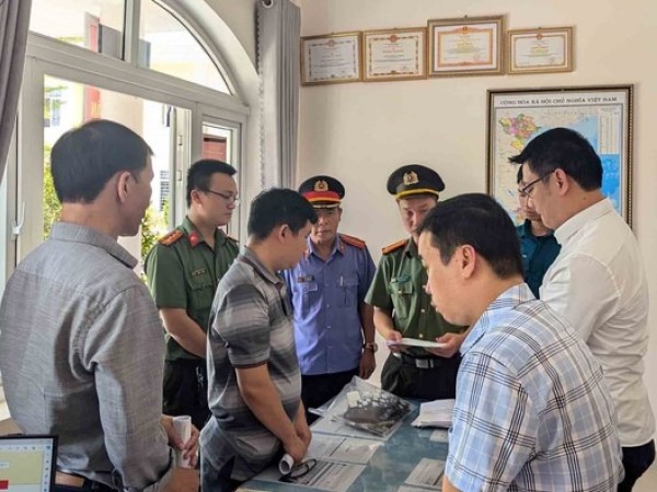 Chèn link cá độ vào website tên miền '.gov.vn', Phó Chánh Văn phòng UBND tỉnh Quảng Trị bị bắt