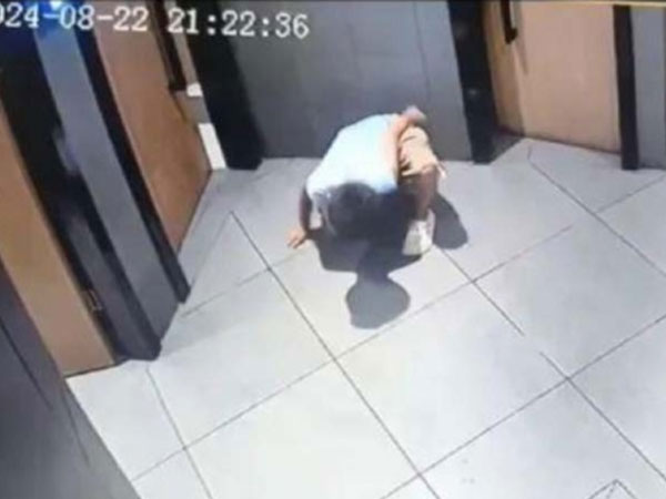 Con nhìn trộm nhà vệ sinh nữ, mẹ phát biểu 1 câu khiến dư luận phẫn nộ: 'Tôi lo cho tương lai thằng bé'