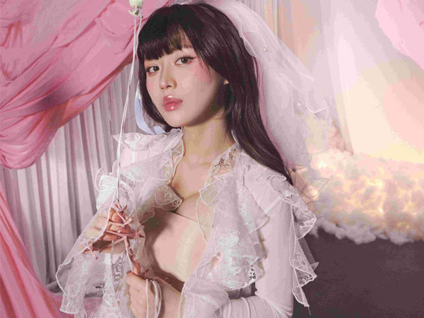 Cô gái Hàn Quốc Han Sara rời bỏ Đông Nhi