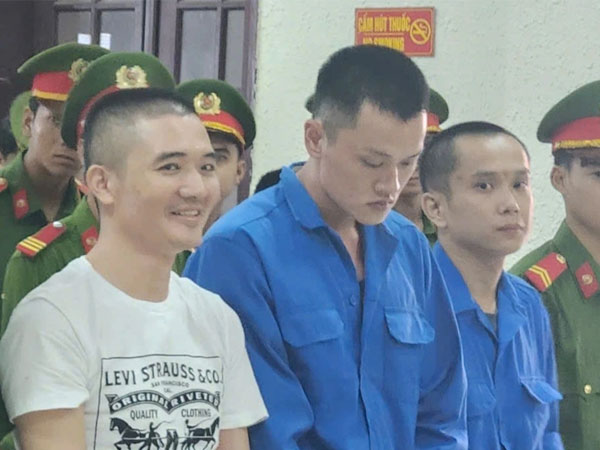 Bị truy tố hàng loạt tội danh, trùm giang hồ Quân 'Idol' vẫn cười trước tòa