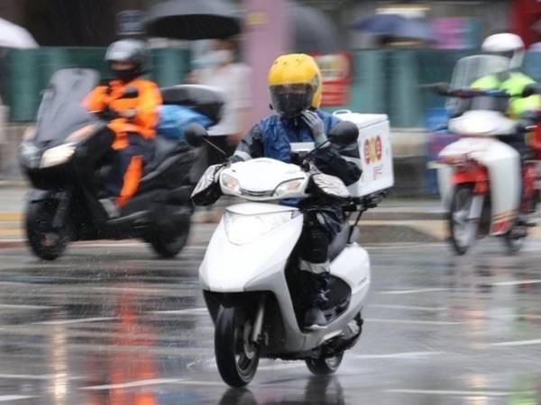 Chấn động cộng đồng giao hàng: Nam shipper kiếm 223 triệu đồng/tháng qua đời vì tai nạn giao thông