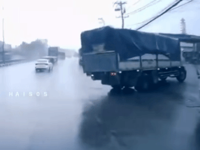 Clip: Tài xế xe tải nghi cố tình cán người sau tai nạn gây phẫn nộ