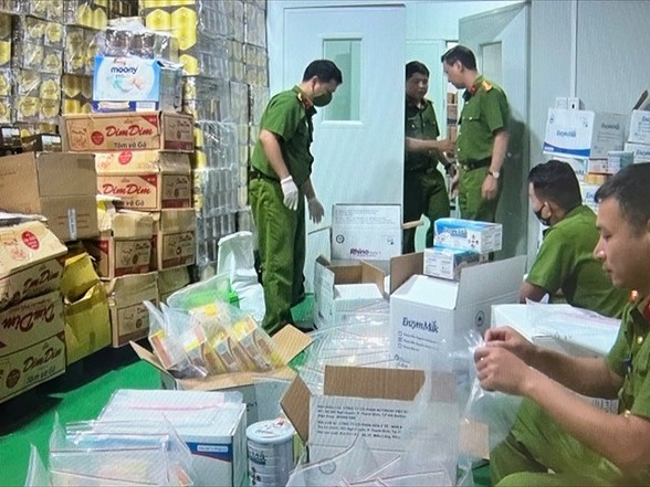 Tổng giám đốc Công ty CP sữa Hà Lan bị bắt vì sản xuất hàng giả