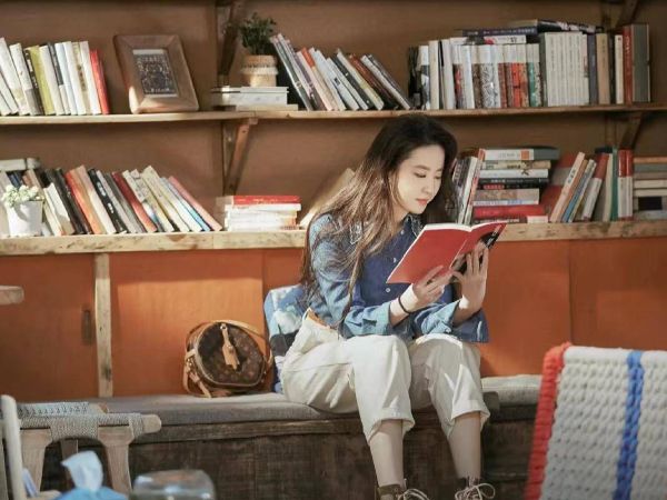 Tại sao Lưu Diệc Phi lại thích đọc sách và có lẽ đây là câu trả lời khiến nhiều người phải suy ngẫm