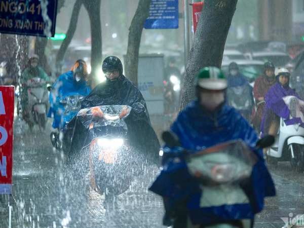 Miền Bắc lại có đợt mưa lớn, nguy cơ lốc sét kèm gió giật mạnh