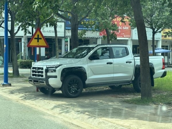 Mitsubishi Triton 2024 lộ diện trước ngày ra mắt tại Việt Nam
